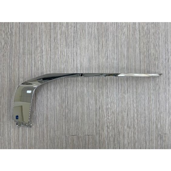 MITSUBISHI OUTLANDER (7 SEATER) FRONT BUMPER MLDG LEFT (Driver